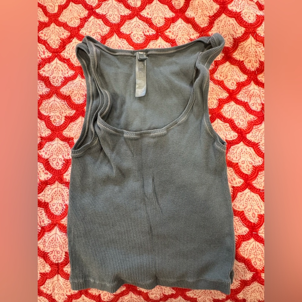 Skims Women’s blue cropped tank top - good condition, pretty worn